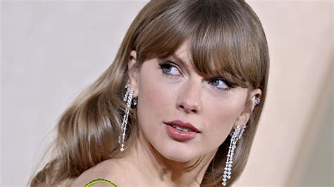 ai generated images of taylor swift nude|Explicit, AI